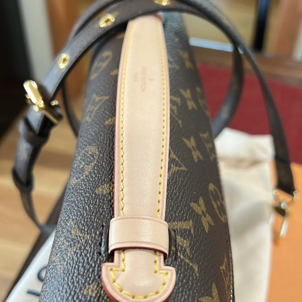 SOLD! Authentic Louis Vuitton Pochette Metis! - Picture 5 of 16
